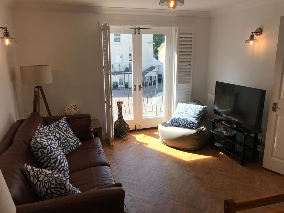 The Beach House Holiday Apartments Eastbourne Dış mekan fotoğraf