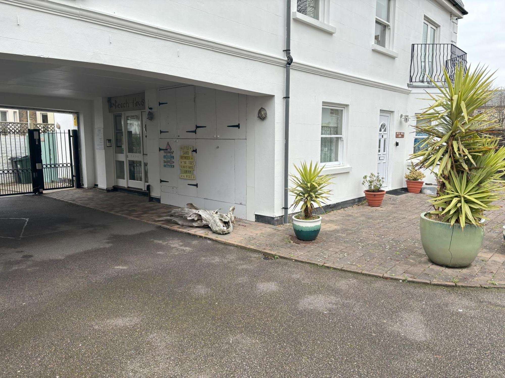 The Beach House Holiday Apartments Eastbourne Dış mekan fotoğraf