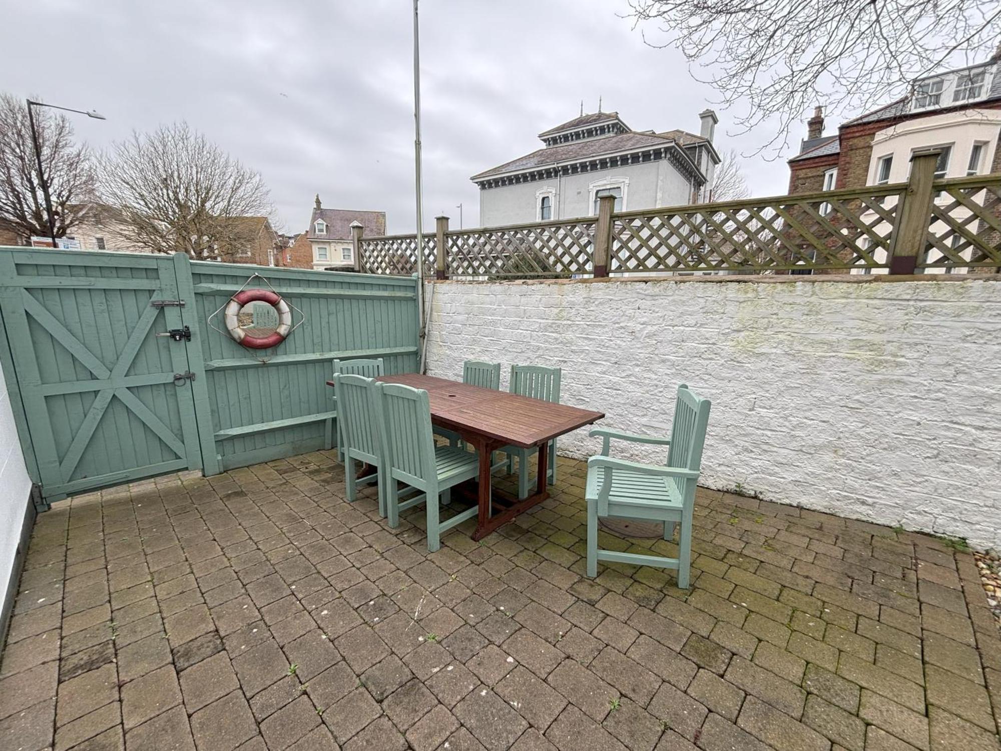 The Beach House Holiday Apartments Eastbourne Oda fotoğraf