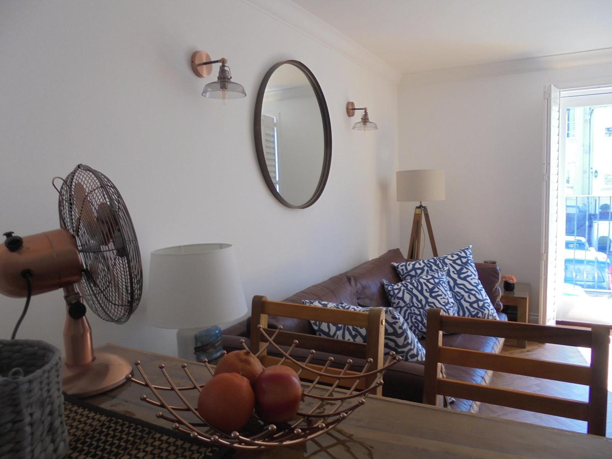 The Beach House Holiday Apartments Eastbourne Oda fotoğraf
